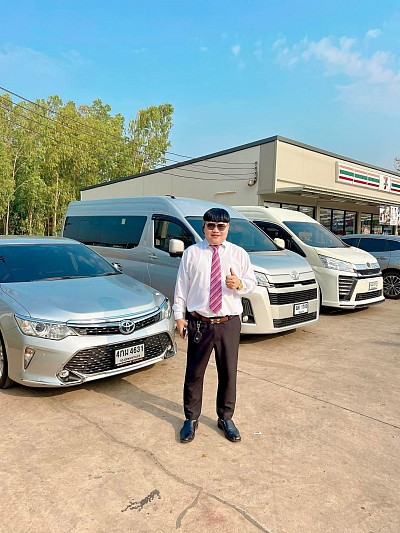 รถเช่าพร้อมคนขับ รถใหญ่7ที่นั่ง เหมารถไปต่างจังหวัด บริการ รับส่ง สนามบิน และ สถานที่ท่องเที่ยวต่างๆทั่วไทย☎️096-854-1645 เกียรติ